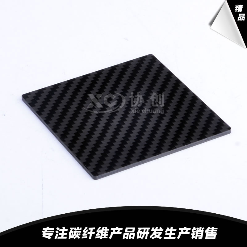碳纖維板究竟“強(qiáng)”在哪？深度剖析其五大核心優(yōu)勢(shì)與行業(yè)應(yīng)用??